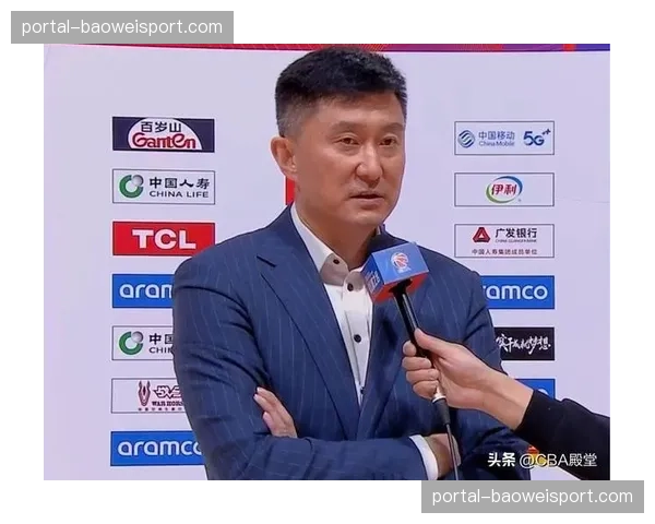 广东与浙江比赛最后五分钟，杜锋连续叫出三次暂停布置防守