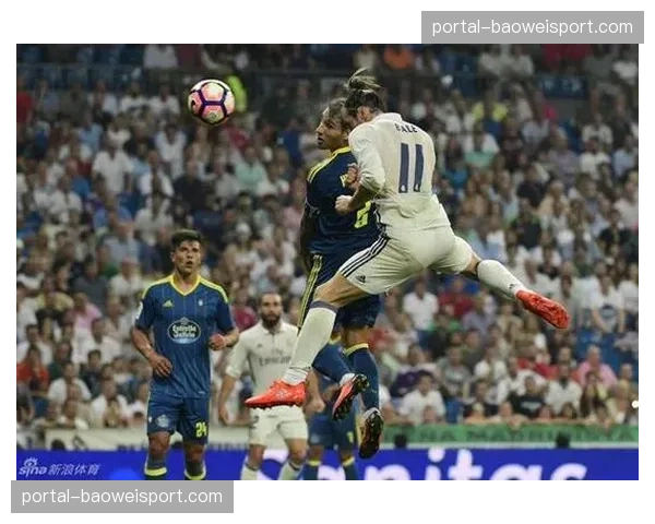 战术板：里尔双后腰协防保护禁区弧顶的经典案例