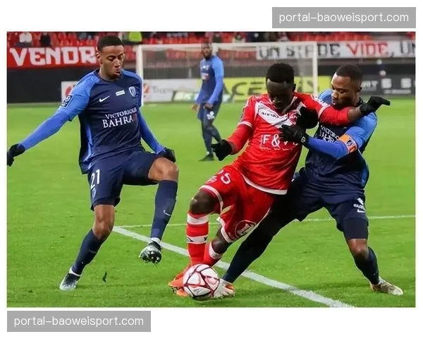 警方通报：欧冠比赛日期间，曼彻斯特市区逮捕12名涉嫌寻衅滋事者